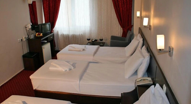 Трёхместный номер Standard Diana Hotel