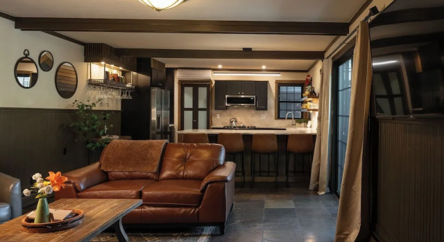 Номер Luxury Highland Haven Creekside Inn