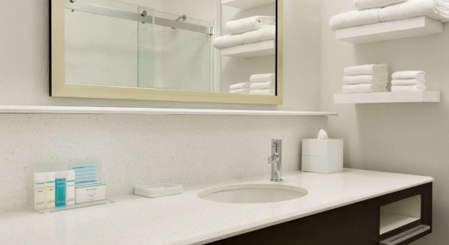 Четырёхместный номер Standard Hampton Inn North Olmsted Cleveland Airport