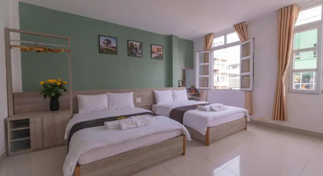 Четырёхместный номер Standard Dalat Joy Hotel