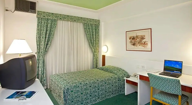 Номер Executive Boulevard Plaza