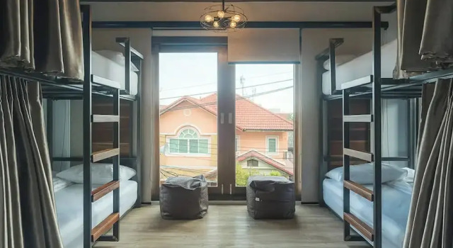 Четырёхместный семейный номер Standard с балконом 33 Poshtel