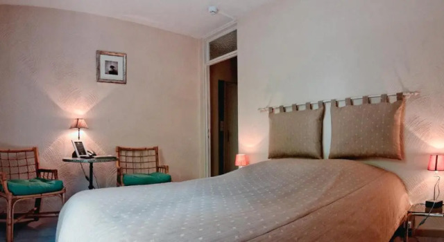 Двухместный номер Classic Hostellerie La Claire Fontaine, Logis hôtels & Spa included