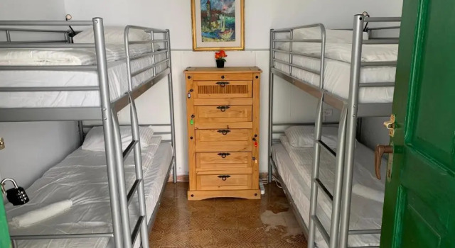 Кровать в общем номере La Casita