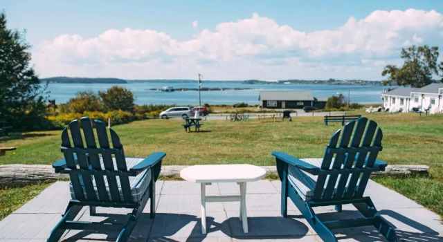 Бунгало Friars Bay Inn & Cottages