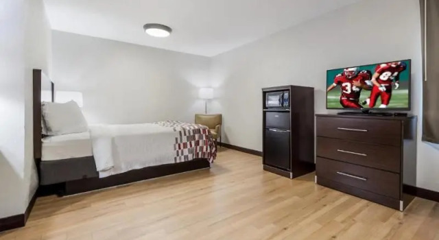 Люкс Red Roof Inn & Suites Omaha - Council Bluffs