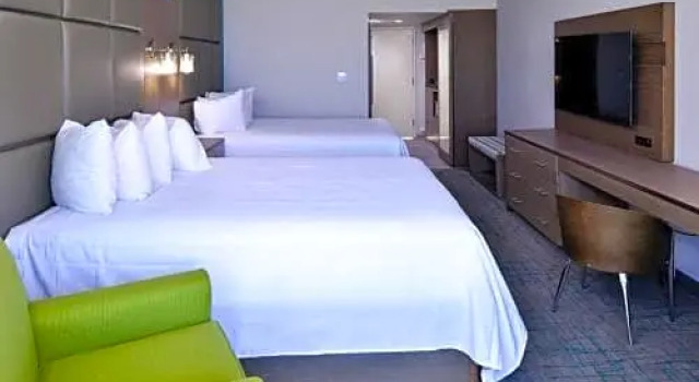 Четырёхместный номер Standard с видом на океан Cabana Shores Hotel