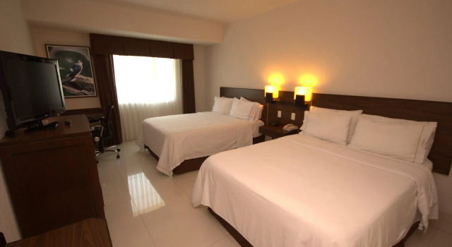 Четырёхместный номер Standard Holiday Inn Express Tuxtla Gutierrez La Marimba by IHG