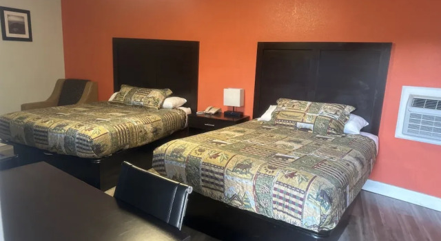 Номер Deluxe Whispering Pines Motel