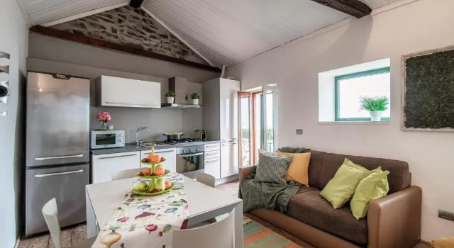 Апартаменты ALTIDO Amazing Green House with Balcony & Lake View