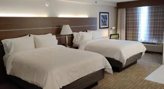 Четырёхместный номер Deluxe Holiday Inn Express & Suites Irving Conv Ctr - Las Colinas by IHG