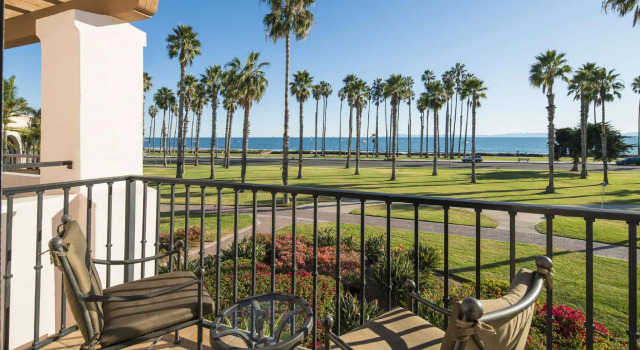 Номер Standard с видом на океан Hilton Santa Barbara Beachfront Resort