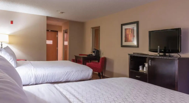 Четырёхместный номер Standard Holiday Inn Express Hartford-Newington by IHG