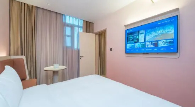 Трёхместный семейный люкс с видом на улицу HanTing Hotel (Beijing Pinggu Wanda Plaza)