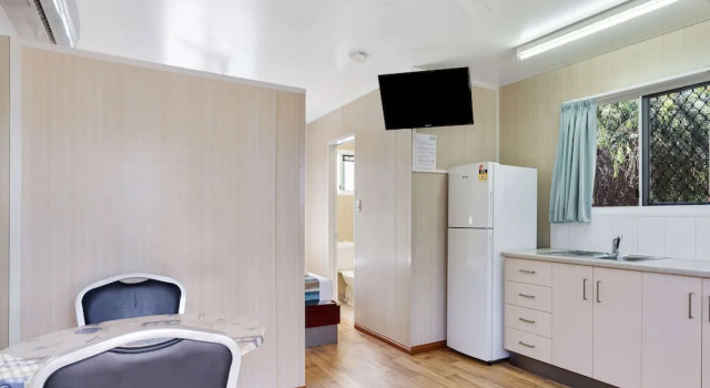 Coral Coast Tourist Park, Book Hotel Cluden Queensland
