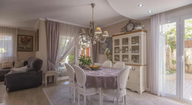 Коттедж Casa adosada con piscina comunitaria