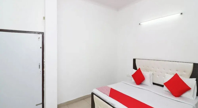 Oyo 14802 Hotel Virus Bistro, Rezervovat Hotel Hotely v Uttarakhand s parkováním, Parkování