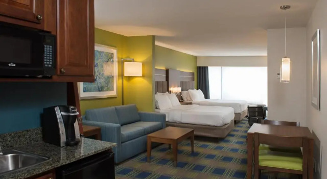 Двухместный люкс Holiday Inn Express Hotel & Suites Clifton Park by IHG