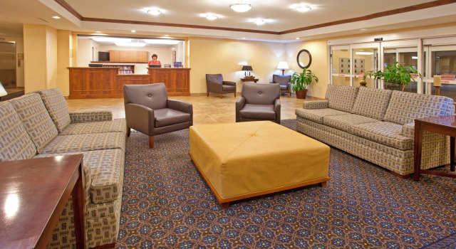 Candlewood Suites Roswell by IHG, Забронировать Отель Отели Розуэлл с парковкой, рядом с Военный институт Нью-Мексико, Парковка