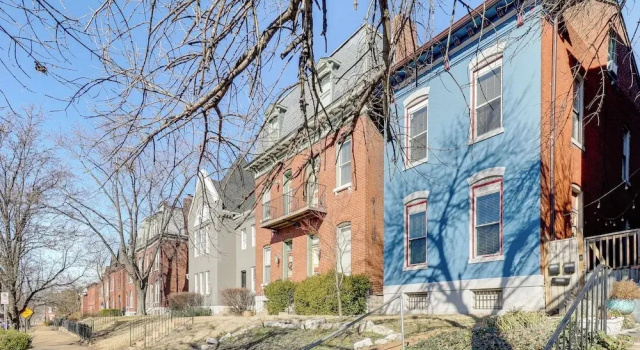 Walk to Bars & Dining: Historic Benton Park Gem, Book Lejlighed Saint Louis Missouri