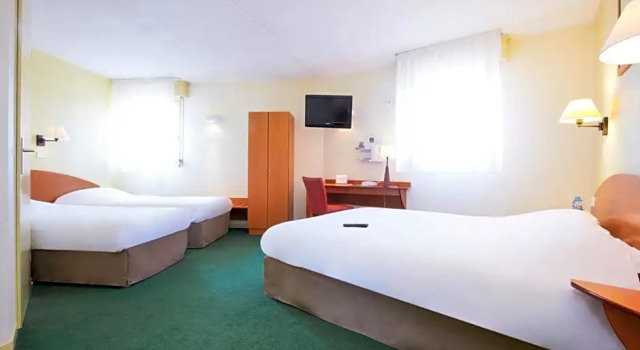 Четырёхместный номер Standard Kyriad Dunkerque Sud - Loon Plage