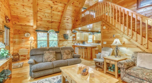 Коттедж Lucilles Creekside Hideaway