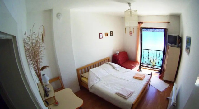 Апартаменты с 2 комнатами с видом на озеро By the Lake Apartments