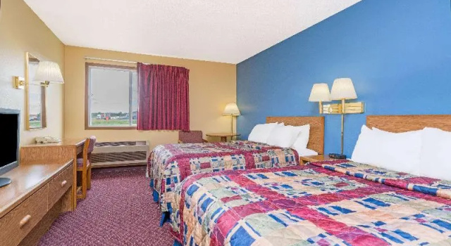 Четырёхместный номер Standard Days Inn by Wyndham West-Eau Claire