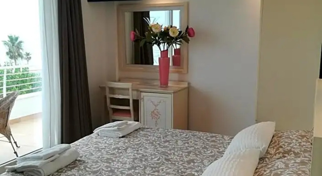 Hotel Flora, Varaa Hotelli Hotellit ja majoitukset kohteessa Alba Adriatica, Hotelli