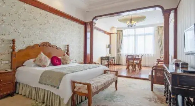 Полулюкс Executive Treasure Island Hotel