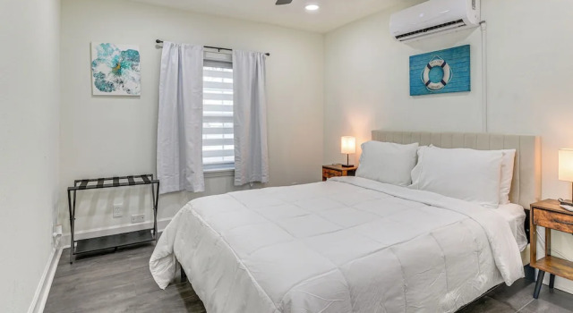 2 Mi to Galveston Beach: Apt w/ Shared Patio