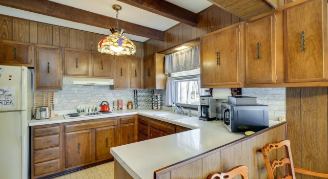 Коттедж Cozy Pocono Lake Cottage w/ Fire Pit + Ping Pong!