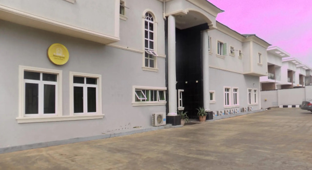 Moongate Hotel and Suites, Book Hotel Hoteller i Ogun med pool, Swimmingpool