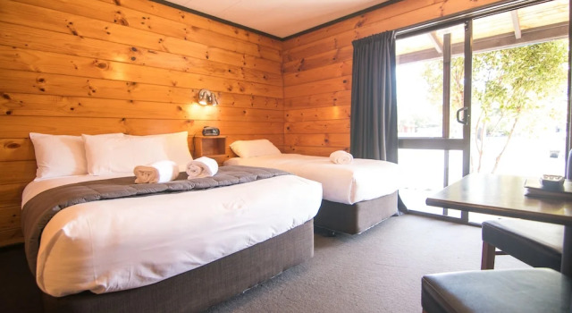 Студия Parklands Motorlodge & Holiday Park