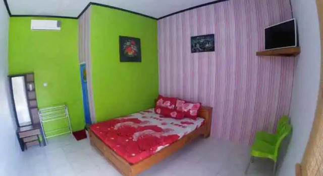 Bira Youzard Guest House, Book Guesthouse Hotels in Sulawesi with Parking, Parking