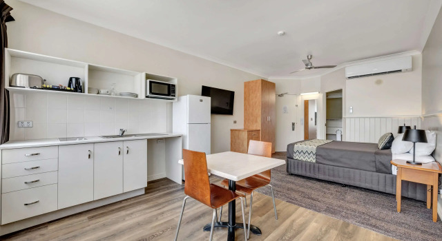 Двухместный люкс City Oasis Inn Townsville, SureStay Collection by BW