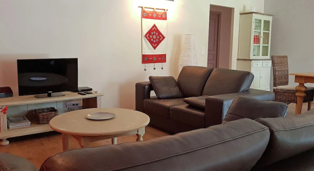 Villa Alba: Sunlit Comfort in Lirac