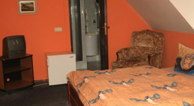 Penzion a restaurace " Zlatý Strom", Rezerwuj Hotel Jablonne v Podjestedi Kraj liberecki