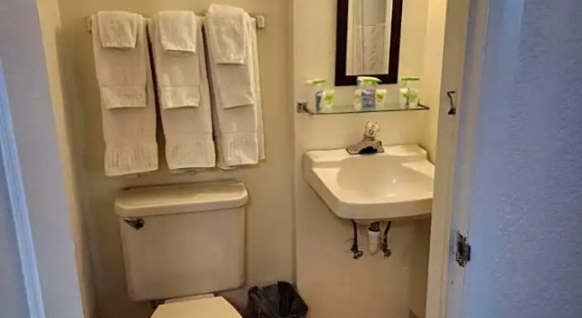 Шестиместный номер Standard Roses Motel