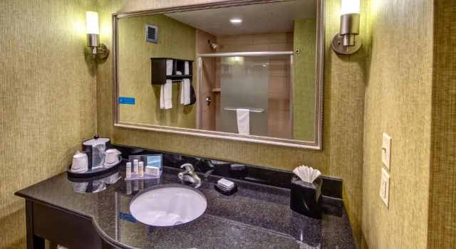 Номер Standard Цокольный этаж Hampton Inn Asheville-Tunnel Road