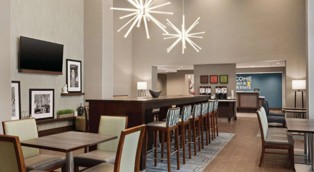 Четырёхместный номер Standard Hampton Inn Brooklyn Park