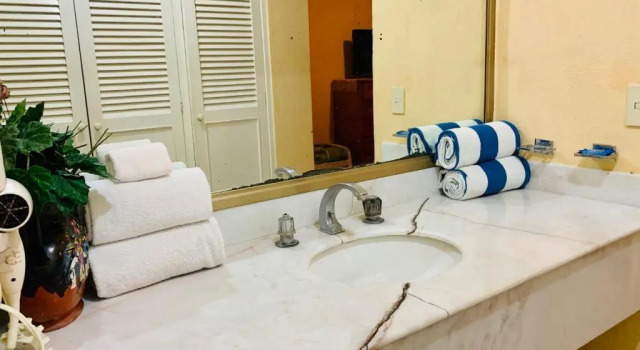 Апартаменты VILLA PARA 8p 6A 2M dentro del HOTEL a un costado del Krystal IXTAPA cuenta con playa y WIFI
