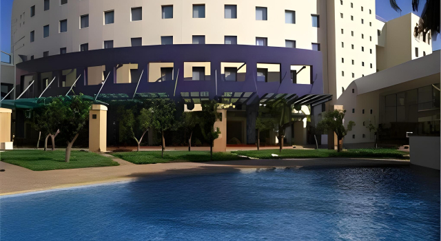 Club Hotel Casino Loutraki, Rezerwuj Hotel Hotele w Corinthia z basenem, Basen