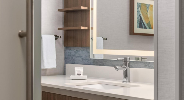 Четырёхместный номер Standard с красивым видом из окна Hilton Garden Inn Santa Barbara/Goleta