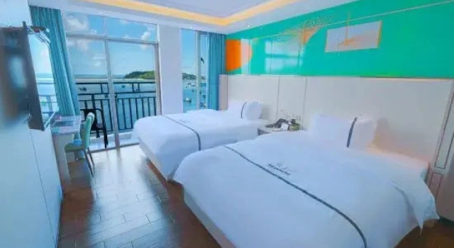 Люкс Deluxe c 1 комнатой с балконом и с видом на море Jinfeng Seaview Hotel (Yangjiang Dongping Pearl Bay Branch)