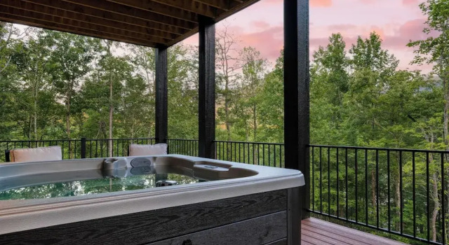 Коттедж Luxe Cabin w/ Hot Tub, Views & Game Room Sleeps 10 Do Good Holler by Avantstay