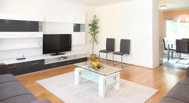 3 rooms Sunny Apartments-Schoenbrunn, 100m2 with balcony, Reserva ahora Apartamento 12. Meidling Viena, cerca de Schlosstheater Schönbrunn