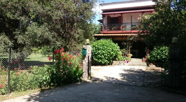 Akamatis Giorgos, Prenota Hotel Therma Isola di Samotracia
