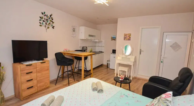 Charming Studio in the Heart of Rovinj, Steps From Carera Street, Забронировать Апартаменты/квартира Апартаменты Ровинь, рядом с Church of Saint Benedict Rovinj, Апартаменты/квартира