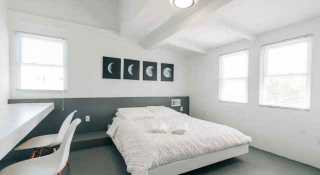 BlueWavePlace - 2BR near Asbury Park, Забронировать Отель Эсбери-Парк Джерси-Шор, рядом с Major B's General Quarters World War II Scale Museum &amp; Gallery